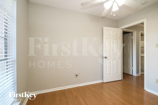 Building Photo - 1830 Oakwell Ln