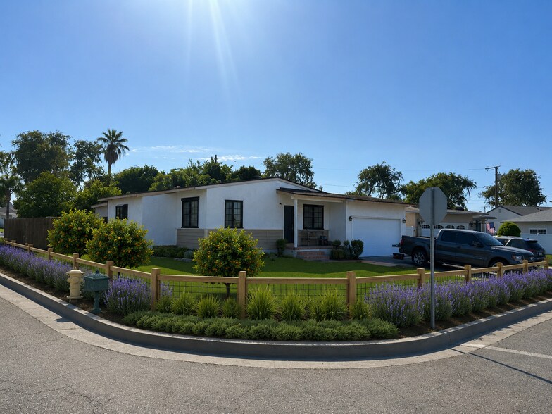 Outside rendering - 1050 La Mirada St