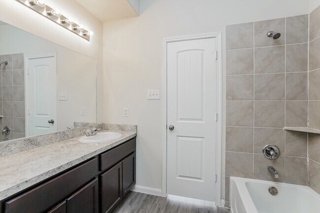 Building Photo - 6223 Brenwood Cir