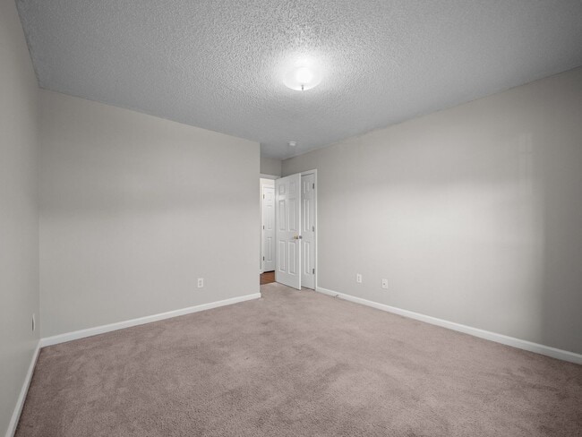 Building Photo - Welcome to Marsh Oaks!