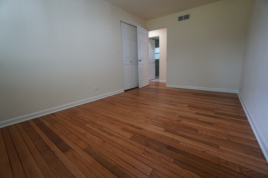 Building Photo - 28W383 Behrs Circle Dr S