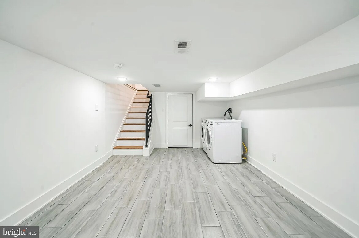 Building Photo - 1309 S 32nd St
