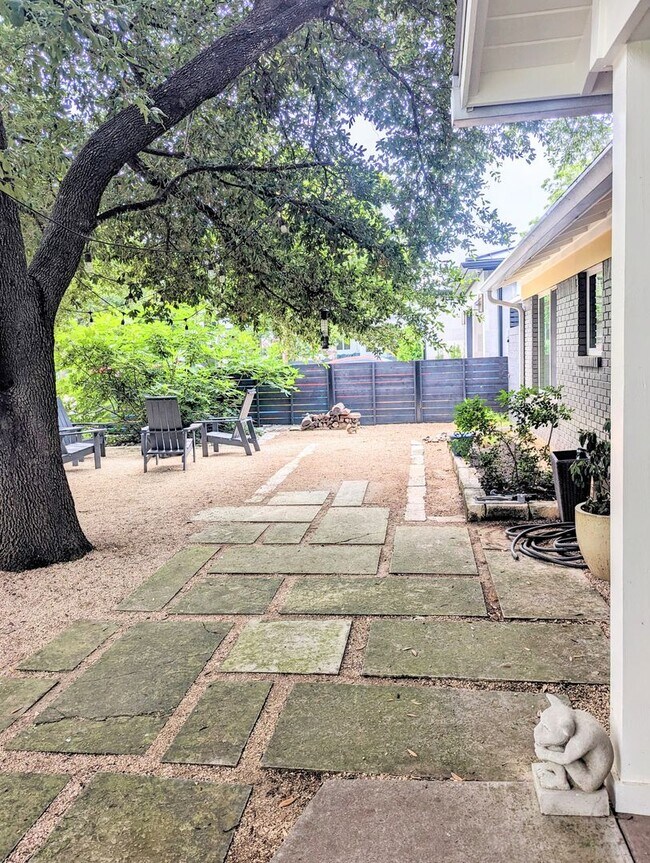 Building Photo - Remodeled Home Next To Zilker Park - 3 BR / 2 BA