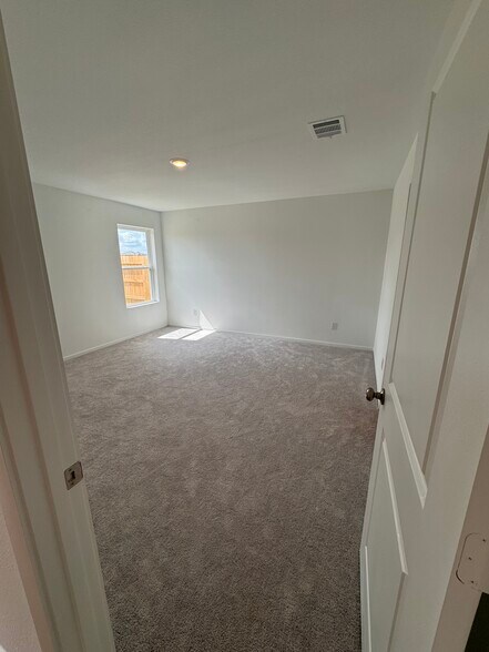 Building Photo - 1634 Windrose Bnd