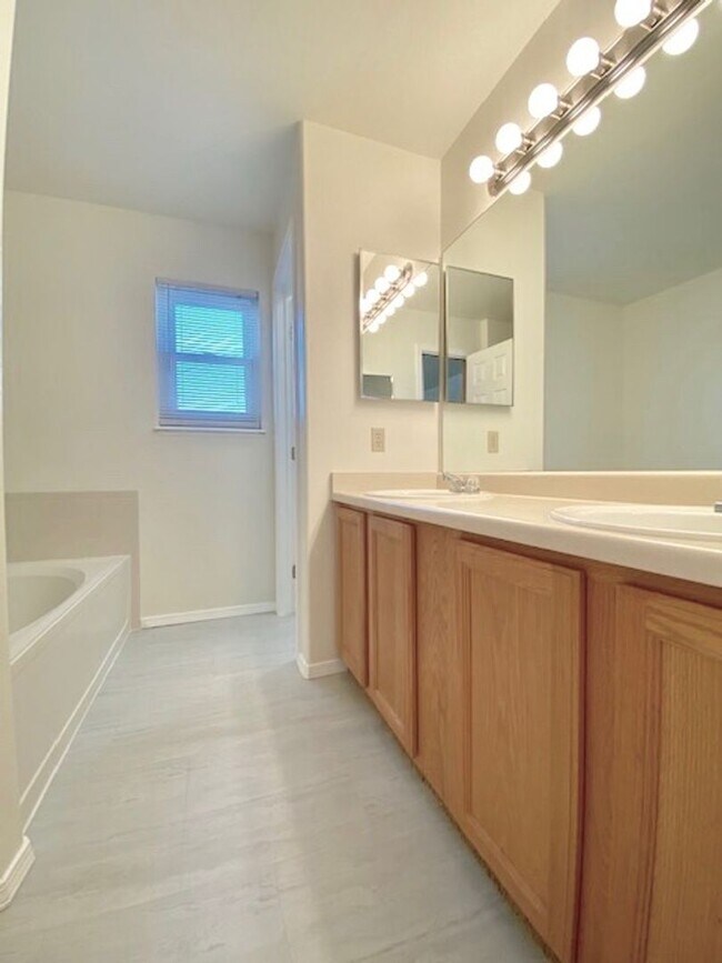 Building Photo - Spacious Briargate 4 Bedroom/3.5 Bathroom Home with huge Yard