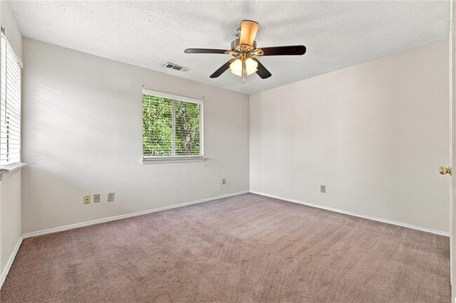 Building Photo - 10870 Willow Meadow Cir