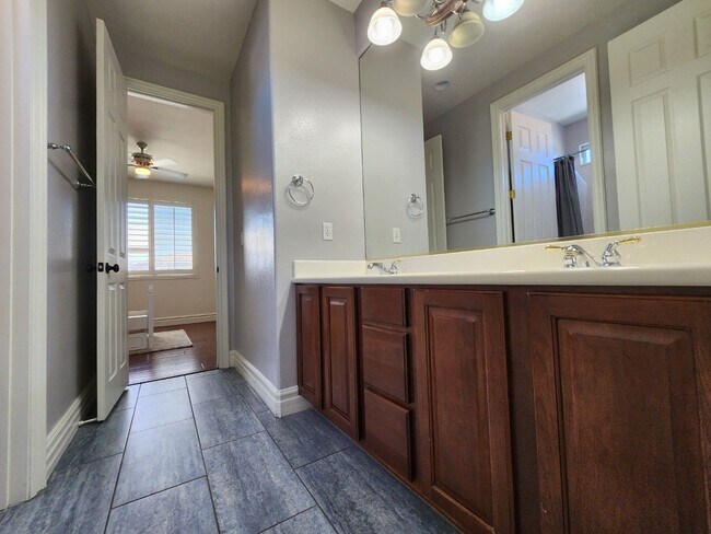 Building Photo - Beautifully Upgraded Southern Highlands Ga...