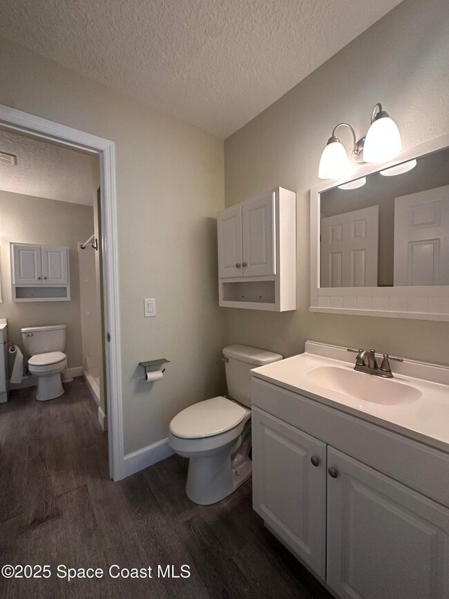 Building Photo - 1047 Small Ct