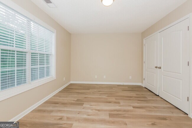 Building Photo - 209 Hunters Chase