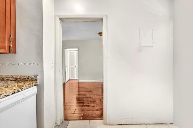 Building Photo - 1300 NW 43 Terrace