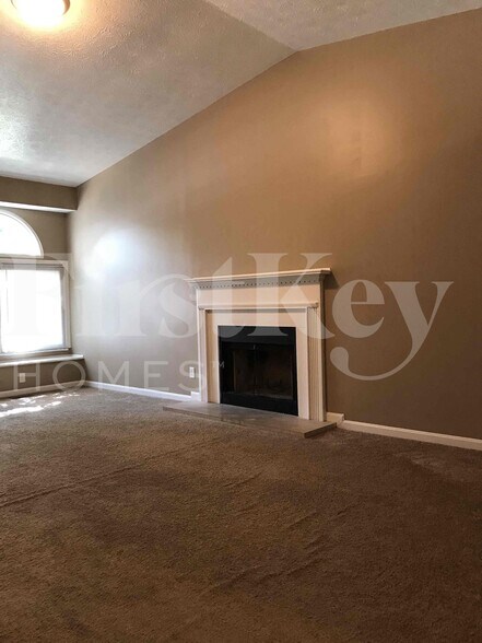 Building Photo - 3961 Bonn Dr