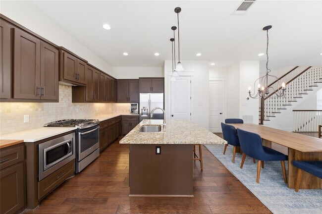 Building Photo - 1425 W 23rd St