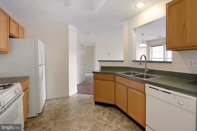 Building Photo - 502 Bradley Ct