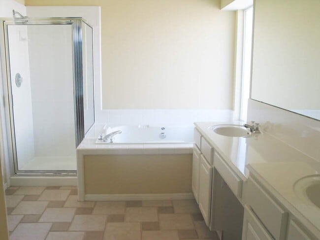 Building Photo - 1801 Dapplegrey Ln