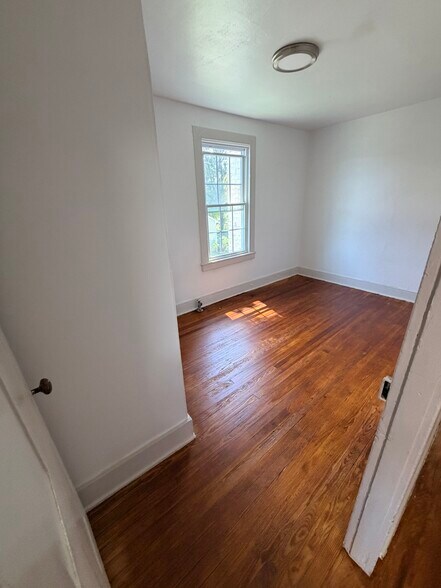 Room 3 - 422 Washington St