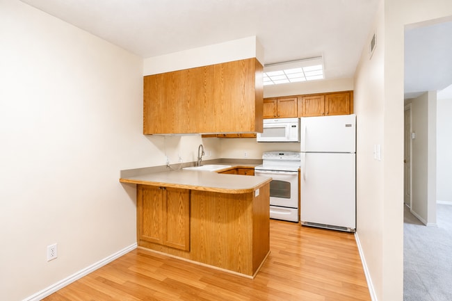 Building Photo - 1273 Riverside Ave #9