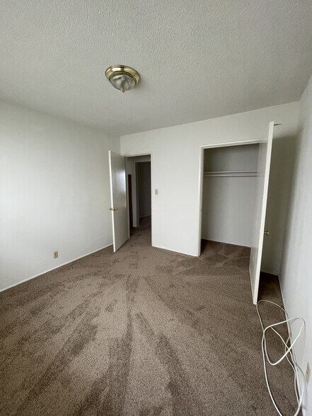 Building Photo - 2207 Carnegie Ln