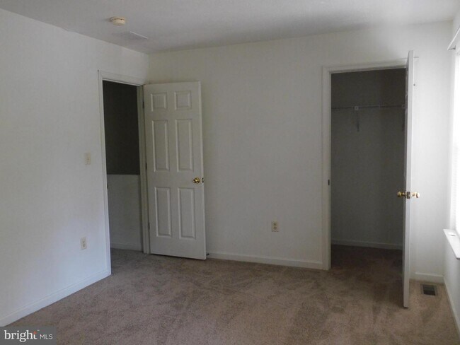 Building Photo - 506 Ridgefield Ave