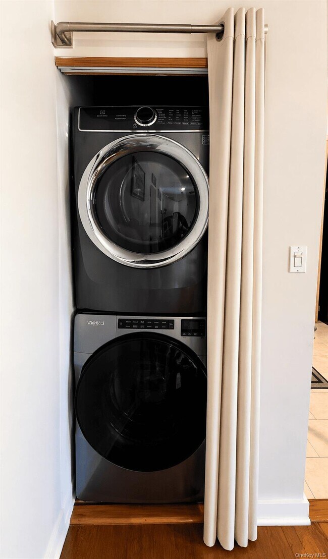 Building Photo - 255-17 74th Ave