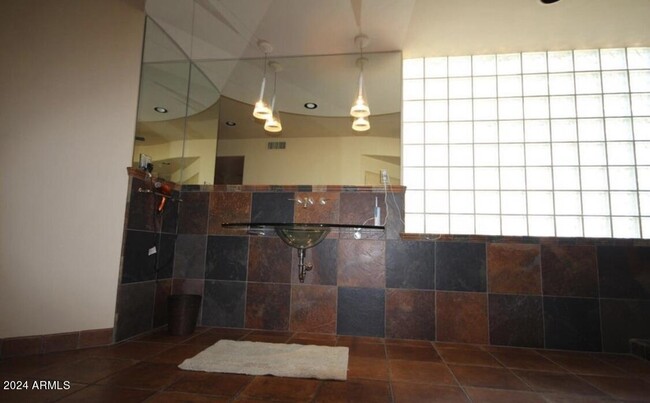 Building Photo - 5829 E Agave Pl