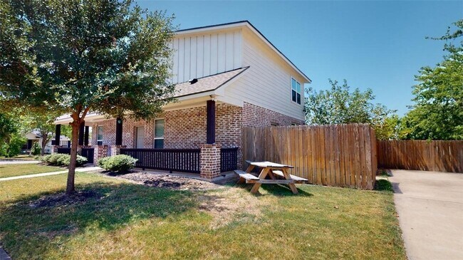 Building Photo - 914 Fairview Ave