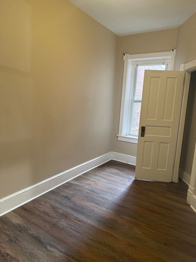 Building Photo - Duplex located on Winter Street in Hagerstown