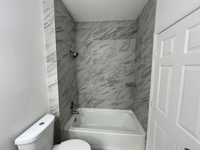 Building Photo - UPGRADED 2BEDROOM, 2BATHROOM HOME