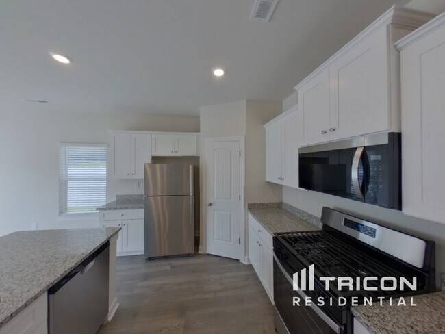 Building Photo - 3427 Quintana Dr
