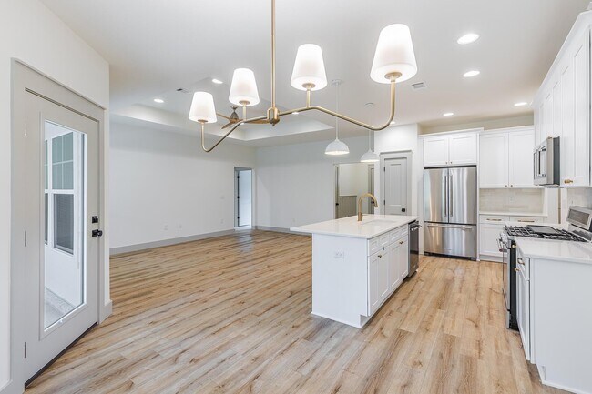 Building Photo - 110 4th St