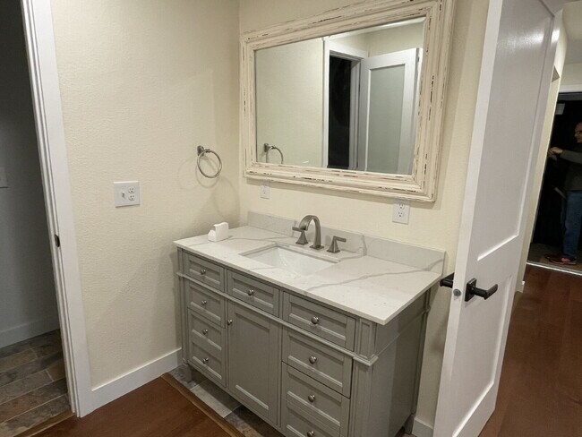Building Photo - Spacious 2-Bed, 2-Bath Condo in Spokane's ...