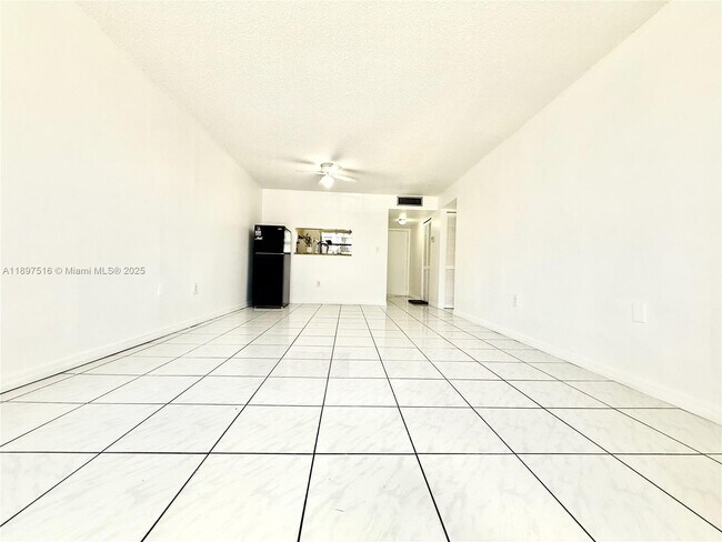 Building Photo - 10825 SW 112th Ave