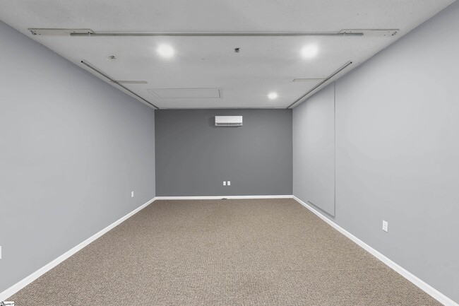 Building Photo - 203 Roper Mountain Rd Ext