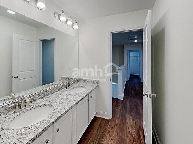 Building Photo - 2135 Laurel Vlg Cir