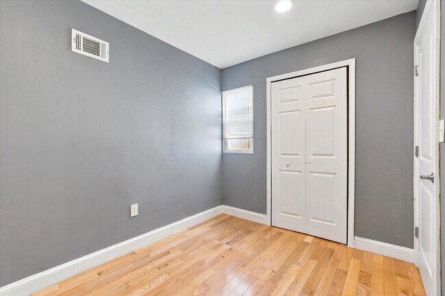 Building Photo - 2504 Manton St