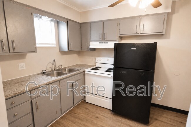 Building Photo - 1226 Parkview Dr