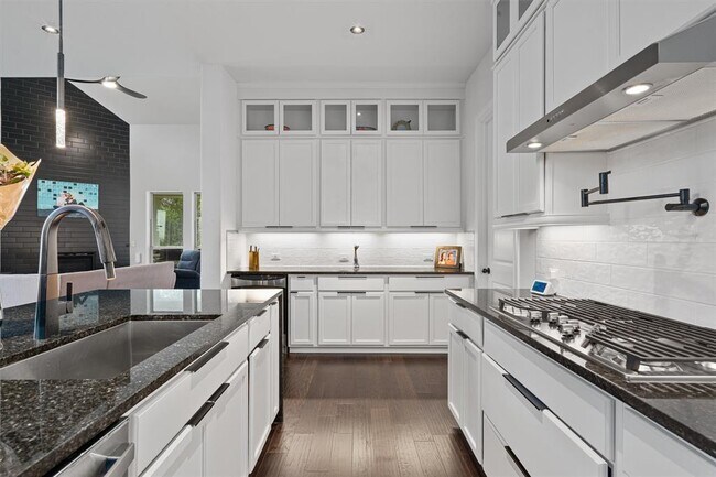 Building Photo - 9808 Bayshore Bend