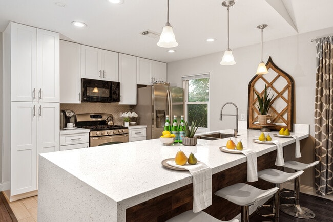 Building Photo - 1043 Grand Jct Dr