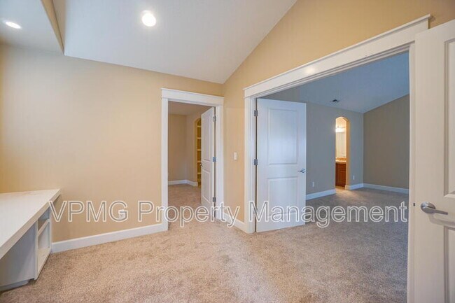 Building Photo - 1403 SE 194th Pl