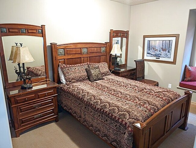 Building Photo - Beautiful Fully Furnished Jordanelle Townhome