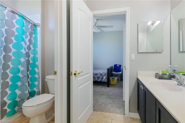 Building Photo - ** 4 Bed/3.5 Bath Single Family ~ 2 Car Garage Single Family Home ~ Lake Views **