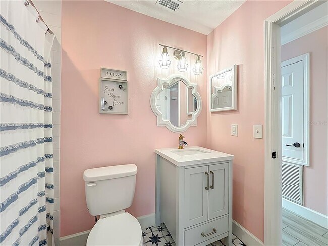 Building Photo - 1681 Walnut Ave