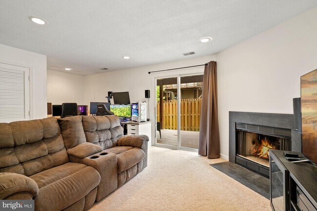 Building Photo - 13808 Branham Ct