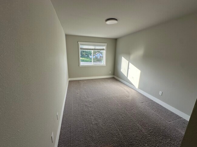 Building Photo - 22405 SW Frst Crk Wy