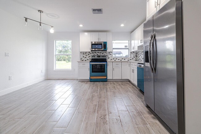 Building Photo - 163 W Blue Heron Blvd