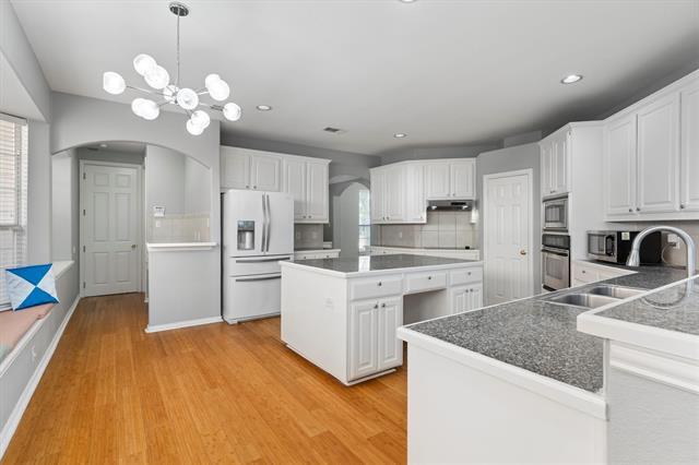 Building Photo - 5701 Chippewa Trail