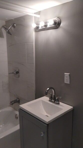 Building Photo - 3107 Evergreen Ave