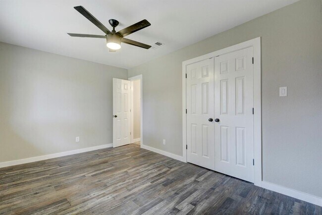 Building Photo - 2522 Carlow Dr
