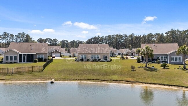 Building Photo - 877 Devon Estate Ave