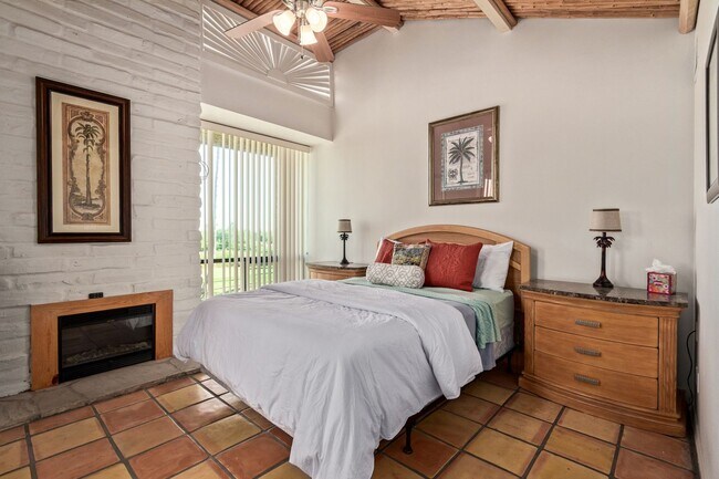 Building Photo - RESORT Style FULLY-FURNISHED Condo in Paradise Valley - 4 bedroom / 2.5 bath