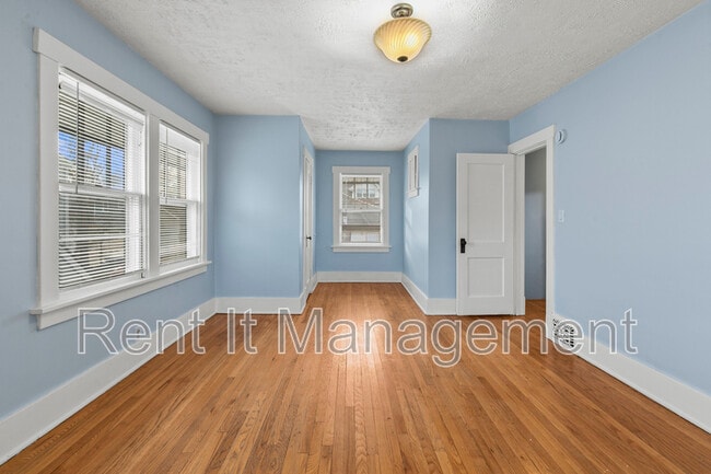 Building Photo - 3228 Fontenelle Blvd